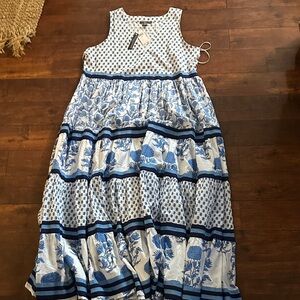 Chelsea & Theodore Blue and White Patterned Flowy Women’s Dress
